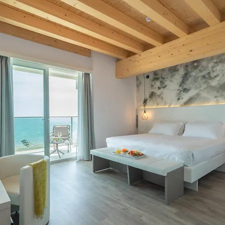 Elite Hotel 4*